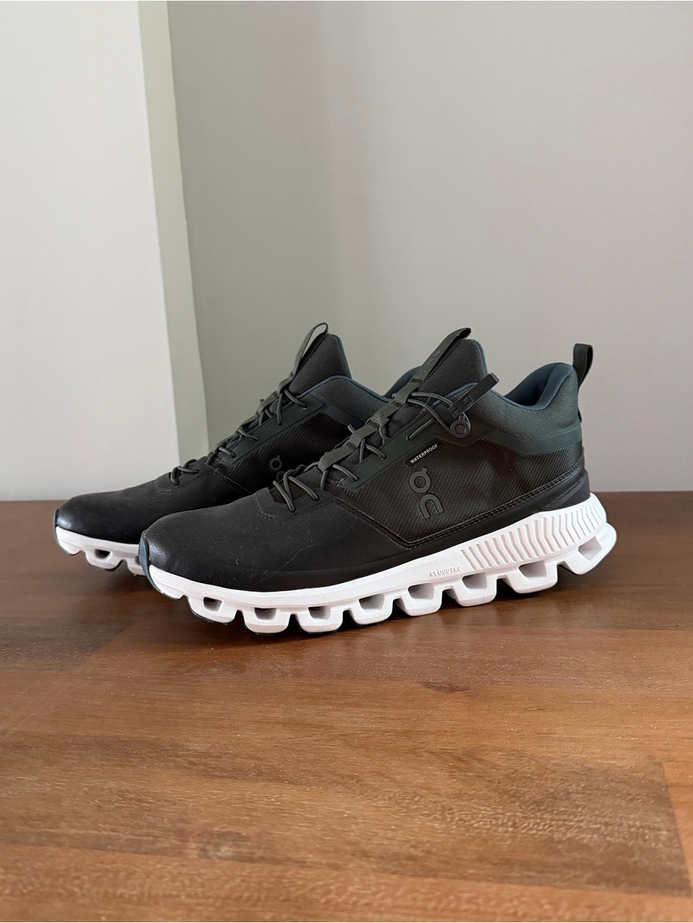 On Running Women's Green Sneakers with White Sole